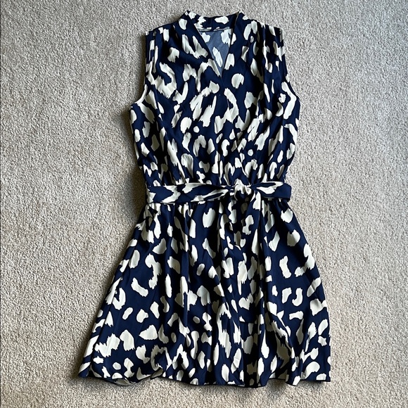 SHEIN Dresses & Skirts - SHEIN Navy and Cream Abstract Mini Dress